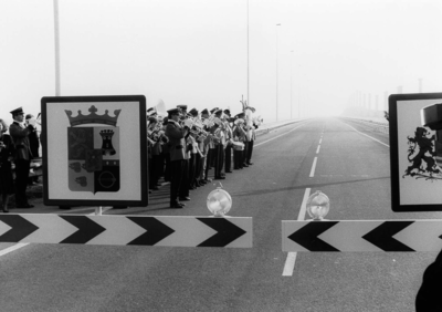 W-1920 Veere Neeltje Jans Bij de opening der stormvloedkering, 5 november 1987, speelde een combinatie der ...