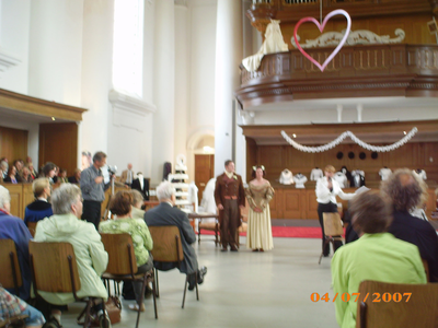 X-1548 Zierikzee. Nieuwe Kerk. Opening tentoonstelling bruidskleding. 'Ja ik wil'. Welkom bruidspaar. Bij de opening ...