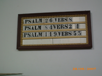 X-1617 Zierikzee. Nieuwe Kerk. Liedbord. De op het bord vermelde psalmen werden gezongen bij de ingebruikname van deze ...