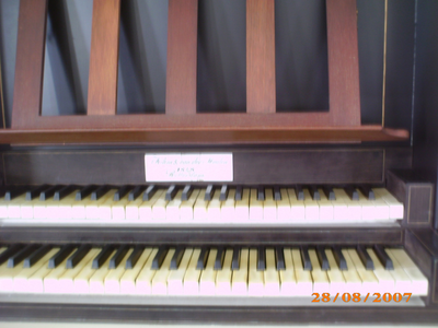 X-1622 Zierikzee. Nieuwe kerk. Hervormd-Gereformeerde kerkdienst. Klavier van het uit 1848 daterende Kam & Van der ...