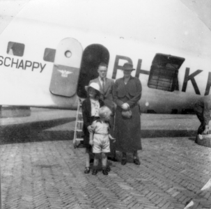 X-1654 Haamstede. Torenweg. Vliegveld. Vakantie op de boerderij van de familie Dalebout.