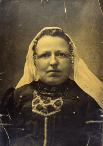 X-2189 Dreischor. Toontje Catharina de Waaij (Dreischor 17-12-1884; Zierikzee 16-05-1966). Zij was gehuwd met Abraham ...