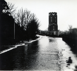 X-2619 Burgh. Burghseweg. Op 2e Paasdag 1953 brak een binnendijk bij Haamstede door. Hierdoor ontstond wateroverlast in ...