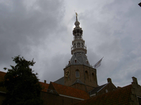 X-3489 Zierikzee. Toren stadhuis Meelstraat. Toren, gezien vanaf de Poststraat, tijdens Momumentendag.