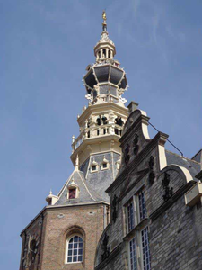 X-3521 Zierikzee. Toren stadhuis Meelstraat, gezien vanaf de Meelstraat.