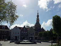 X-3533 Zierikzee. Toren stadhuis Meelstraat, gezien vanaf het Beddeweeg. De overige panden staan in de Maarstraat.