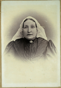 X-4296 Locatie onbekend. Jannetje Maria Gast (1848-1905), getrouwd met Cornelis Boogerd (1841-1928), boerin op de ...