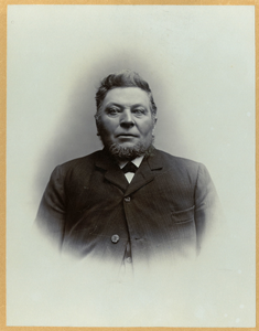 X-4307 Hendrik Romeijn (1837-1916), wethouder van Ouwerkerk 1887-1907. Getrouwd met Janna Cornelia Schoo (1835-1909). ...