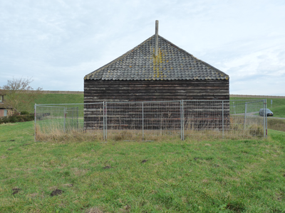 X-4781 Scharendijke. Inlaag. Opslagschuur (ook wel genoemd 'Napoleonschuur') voor dijkmateriaal van het waterschap ...