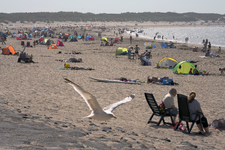 X-4819 Scharendijke. Brouwersdam. Strand op een zomerse dag