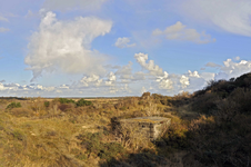 X-4943 Nieuw-Haamstede. Zeepeduinen. Een Duits bunkertje uit WO2 in de Zeepeduinen