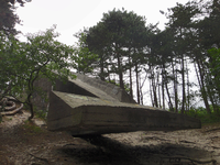 X-4944 Haamstede. Slotbos. Duitse commando bunker uit WO2 in het bos bij Slot Haamstede 