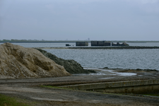 X-5036 Serooskerke. Schelphoek. De caissons die niet gebruikt zijn bij de sluiting van het dijkgat na de watersnoodramp ...