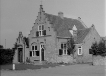 X-5164 Haamstede. Sluispad. Huize 'Het Oude Anker'. Een oude boerenwoning die tussen 1917 en 1918 is omgebouwd tot ...
