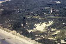 X-5347 Schouwen-Duiveland. Kop van Schouwen. Luchtfoto van vuurtoren 'Westlicht' bij Nieuw-Haamstede
