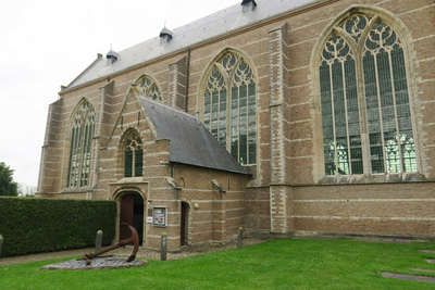 X-5485 Brouwershaven. Sint Nicolaaskerk. Driebeukig bakstenen gebouw daterend uit 16e eeuw met een oudere kap