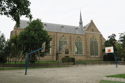 X-5486 Brouwershaven. Sint Nicolaaskerk. Driebeukig bakstenen gebouw daterend uit 16e eeuw met een oudere kap