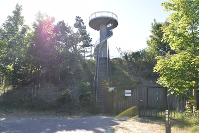 X-5637 Burgh-Haamstede. Adriaan van de Weijdeweg. Uitkijktoren, gebouwd in 1949 tegelijkertijd met de nieuwbouw van ...