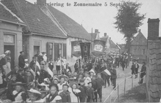 Z-0218 Zonnemaire. Dijk van Bommenede. Op de voorgrond leden van harmonievereniging Nut en Uitspanning .