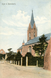 Z-0246 Zonnemaire. Gezicht op de Nederlands Hervormde kerk, vanuit de Prof. Zeemanstraat met links op de achtergrond ...