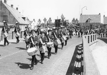 Z-0283B Zonnemaire. Dijk van Bommenede. Feest van harmonievereniging Nut en Uitspanning , met dirigent Henk Blom, ...