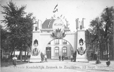 ZG-0035 Zierikzee. Kraanplein. Erepoort t.g.v. het bezoek van H.M. Koningin Wilhelmina en Z.K.H. Prins Hendrik aan Zierikzee.