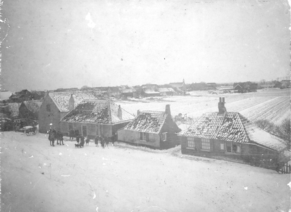 ZG-0196 Scharendijke. Baken. Op de avond van de zevende januari 1918 ontplofte een Engelse zeemijn nadat hij, ter ...