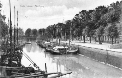 ZG-0209 Zierikzee. Opvang Belgische vluctelingen. Belgische vissersvaartuigen in de Oude Haven.