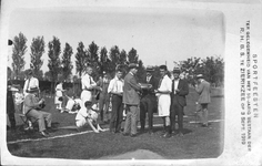 ZG-0239 Zierikzee. Sportterrein Provinciale Straatweg hoek Ruigendijk. Atletiekwedstrijden, gehouden ter gelegenheid ...