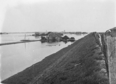 ZG-0361 Zierikzee. Inundatie tijdens de 2e wereldoorlog. Omgeving Heerenkeet.
