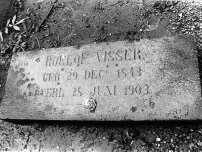 ZM-0002 Zierikzee. Algemene begraafplaats. Graf van Roelof Visser (oom van Mata Hari), geboren Sneek 29 december 1843, ...