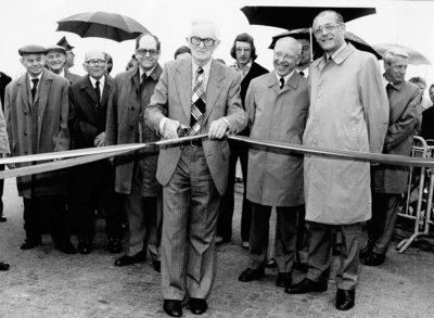 ZM-0188 Zierikzee. Opening nieuwe Westbrug door de voorzitter van de bewonerscomm. van Borrendamme, dhr. P. Bakker. ...
