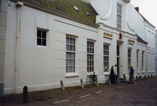 ZM-0334 Zierikzee. Poststraat 45. Sinds 1863 Burgerweeshuis. Het gebouw dateert uit omstreeks 1730.