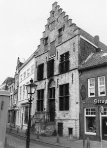 ZM-0516 Zierikzee. Mol met Gravensteen, gebouwd 1524-1526 naar ontwerp van de Antwerpse bouwmeester Harman van Aecken. ...