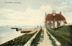 ZM-0585 Zierikzee. Huis op het West Havenhoofd met steiger (plankiel). (1602 - 1943) De zeilschepen konden niet door ...