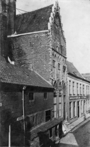 ZM-0694 Zierikzee. Poststraat 4. Gevel van Huis de Haene of het Tempelierenhuis . Laat-middeleeuws woonhuis, bouwjaar ...