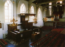 ZM-0883 Zierikzee. Gasthuiskerk. Zeventiende eeuws doophek en preekstoel. Rechts: het 1964 daterende Marcussenorgel.