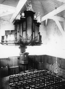 ZM-0901 Zierikzee. Gat van West Noord Westen. Orgel en preekstoel in de Lutherse Kerk
