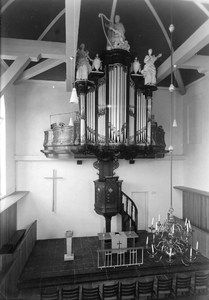 ZM-0902 Zierikzee. Gat van West Noord Westen. Orgel en preekstoel in de Lutherse Kerk