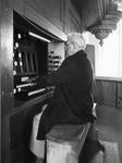 ZM-0991 Zierikzee. Nieuwe of Grote kerk. Het orgel wordt regelmatig bespeelt door dhr. Visser, om het op peil te houden.