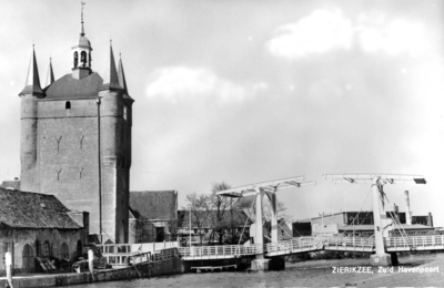 ZM-1850 Zierikzee. Zuidhavenpoort met brug.
