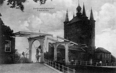 ZM-1853 Zierikzee. Zuidhavenpoort met brug.