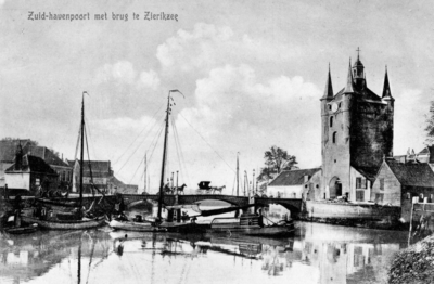 ZM-1869 Zierikzee. Zuidhavenpoort met brug.