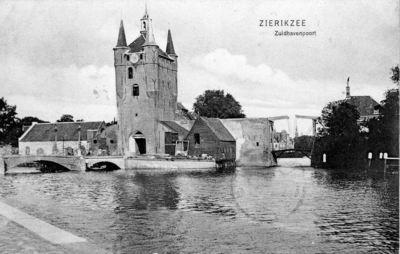 ZM-1873 Zierikzee. Zuidhavenpoort met brug.