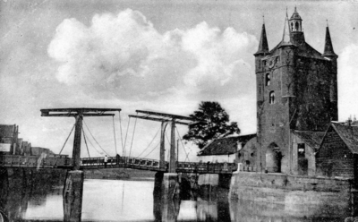 ZM-1885 Zierikzee. Zuidhavenpoort met ophaalbrug.