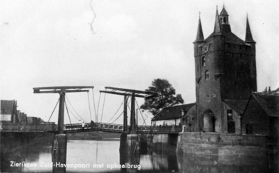 ZM-1886 Zierikzee. Zuidhavenpoort met ophaalbrug.