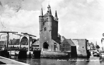 ZM-1893 Zierikzee. Zuidhavenpoort met ophaalbrug.