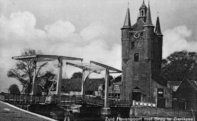 ZM-1896 Zierikzee. Zuidhavenpoort met ophaalbrug.