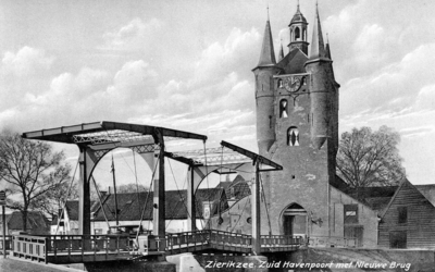ZM-1897 Zierikzee. Zuidhavenpoort met ophaalbrug.