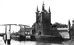ZM-1931 Zierikzee. Zuidhavenpoort met ophaalbrug.